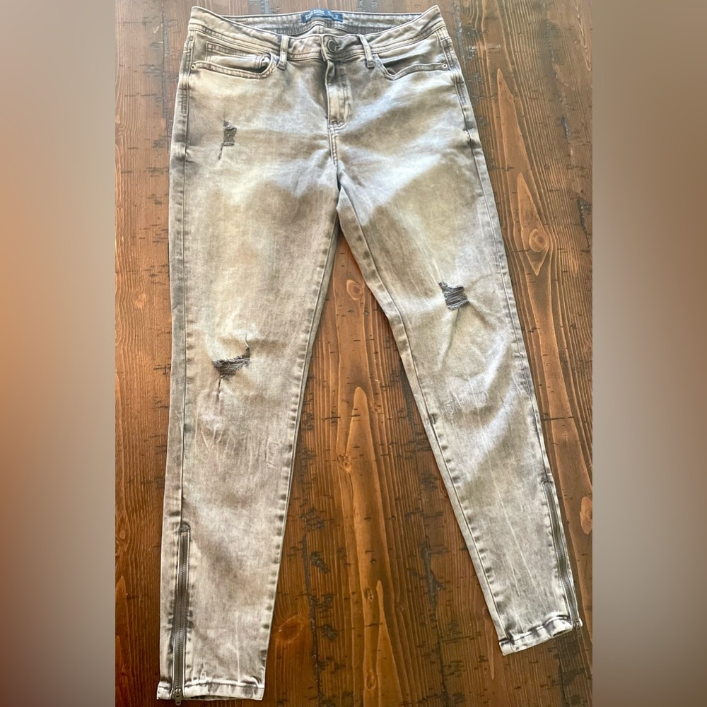 Zara Distressed Skinny Jeans in Gray